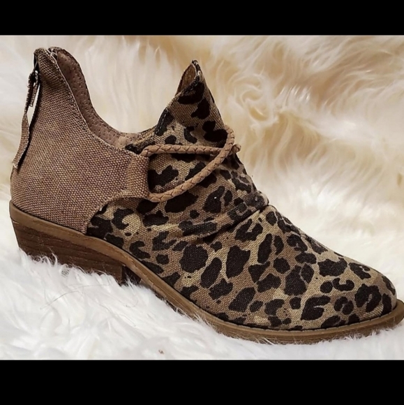 Shoes - Cheetah Print Booties